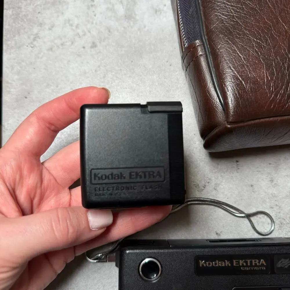Vintage Kodak Ektra film camera 22mm electronic flash with leather camera case